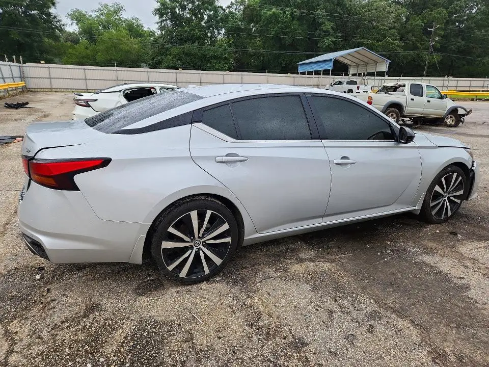 2021 NISSAN ALTIMA SR  