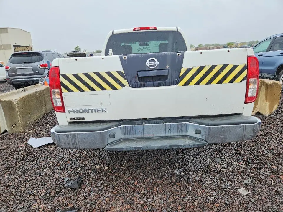 2015 NISSAN FRONTIER S  