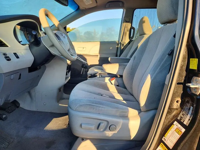 2011 TOYOTA SIENNA LE  