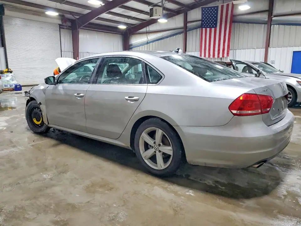 2013 VOLKSWAGEN PASSAT SE  