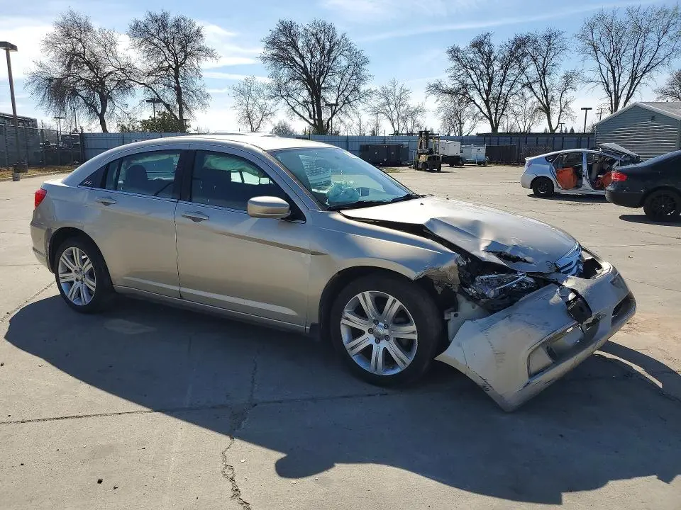 2013 CHRYSLER 200 LX  