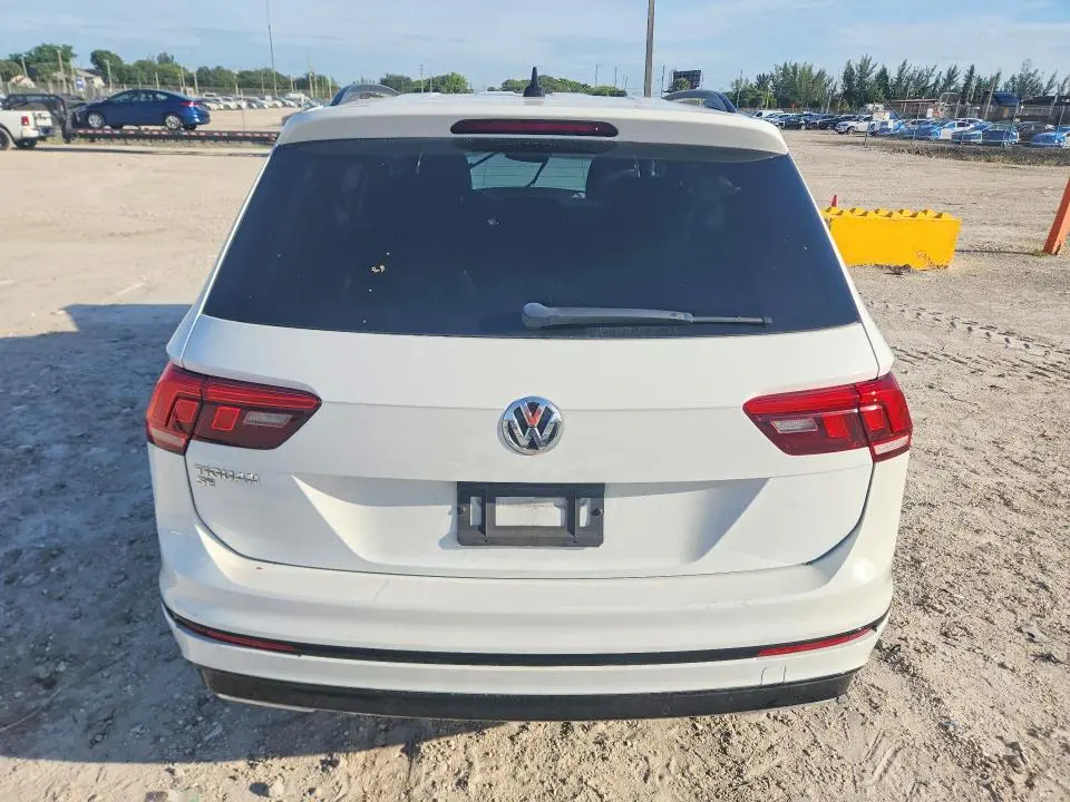 2021 VOLKSWAGEN TIGUAN SE  