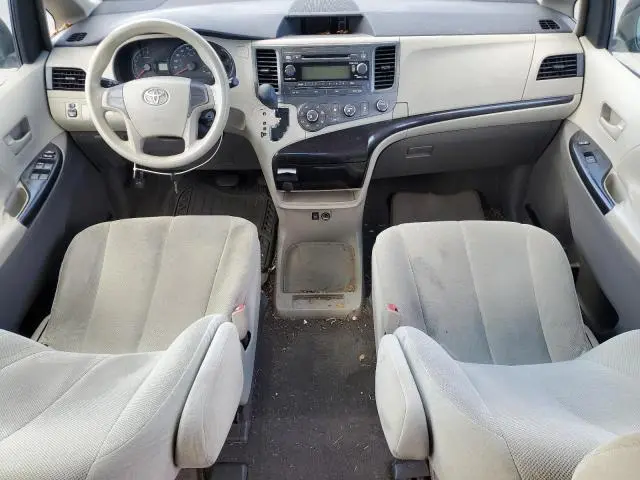 2011 TOYOTA SIENNA   