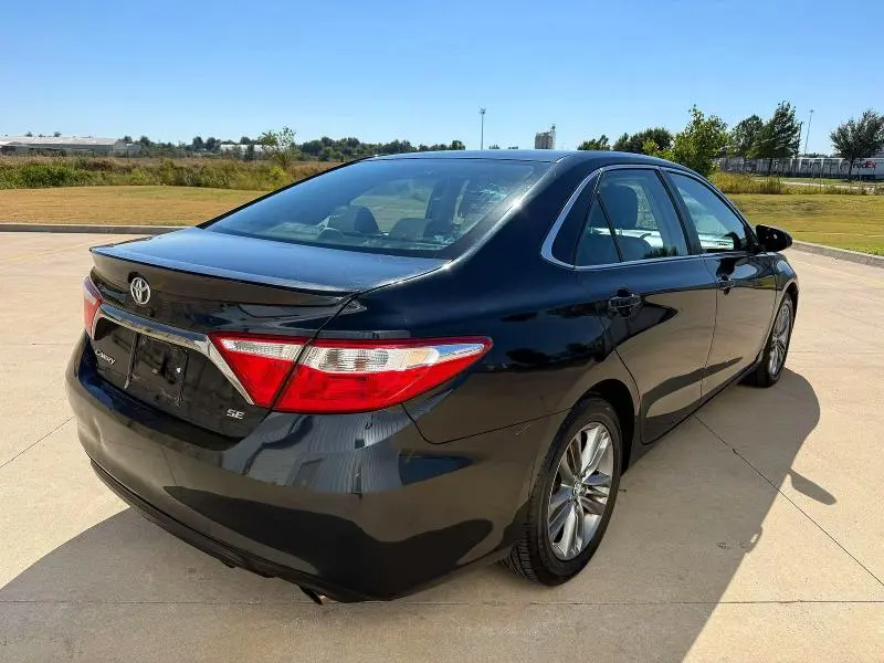 2015 TOYOTA CAMRY SE  