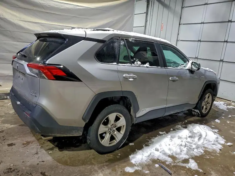 2020 TOYOTA RAV4 XLE  