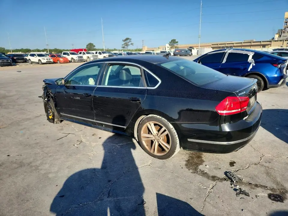 2015 VOLKSWAGEN PASSAT SE  