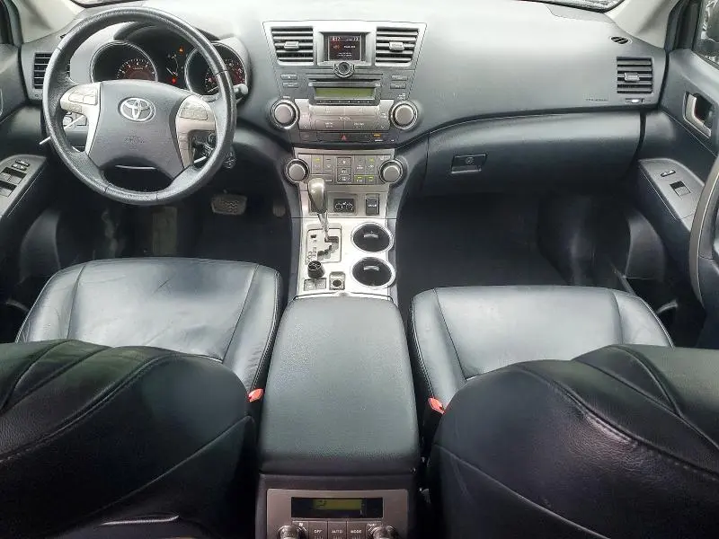 2010 TOYOTA HIGHLANDER SE  