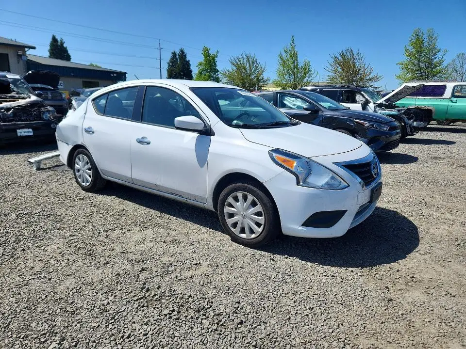 2019 NISSAN VERSA SV  