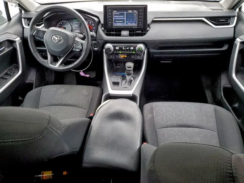 2021 TOYOTA RAV4 XLE  