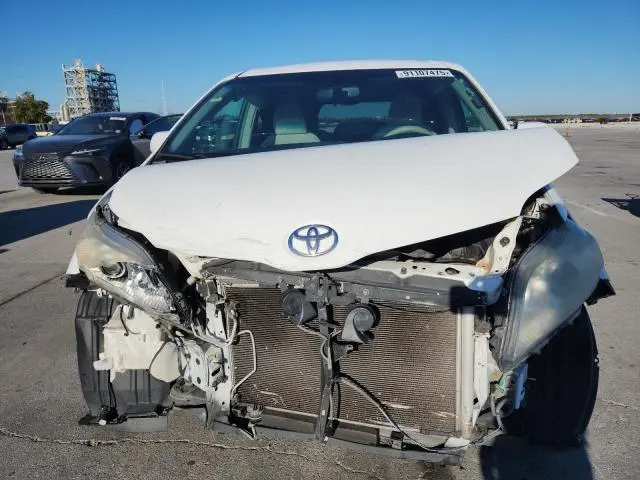 2011 TOYOTA SIENNA LE  