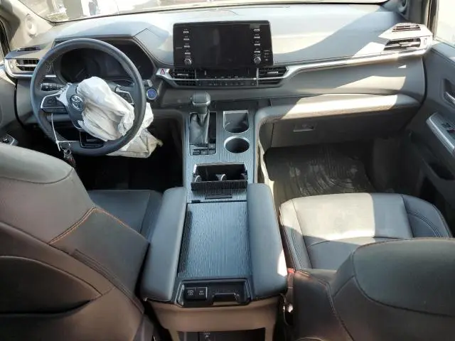 2021 TOYOTA SIENNA XSE  