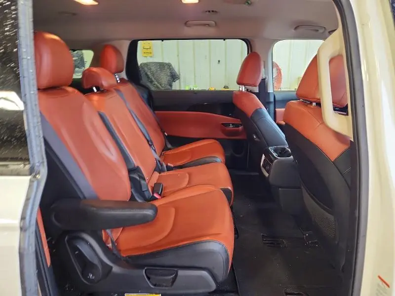 2023 KIA CARNIVAL SX  