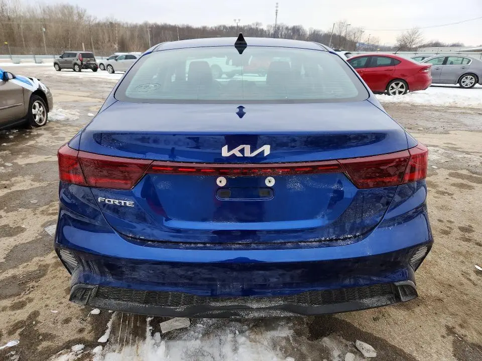 2023 KIA FORTE LXS  