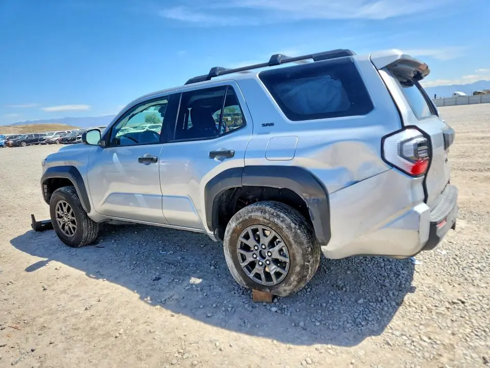 2025 TOYOTA 4RUNNER SR5  
