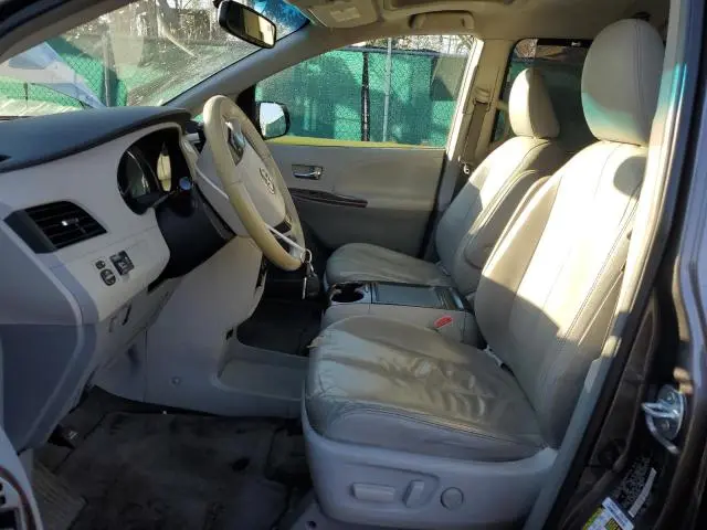 2013 TOYOTA SIENNA XLE  