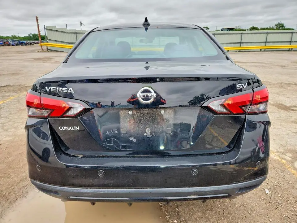 2021 NISSAN VERSA SV  