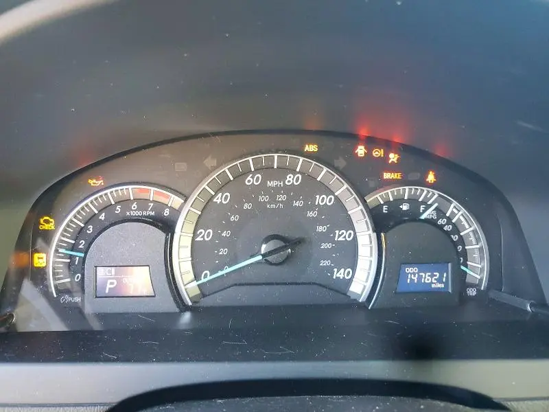 2014 TOYOTA CAMRY SE  