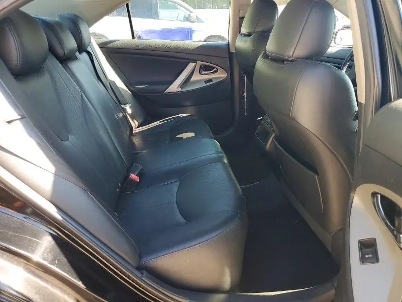 2011 TOYOTA CAMRY SE  