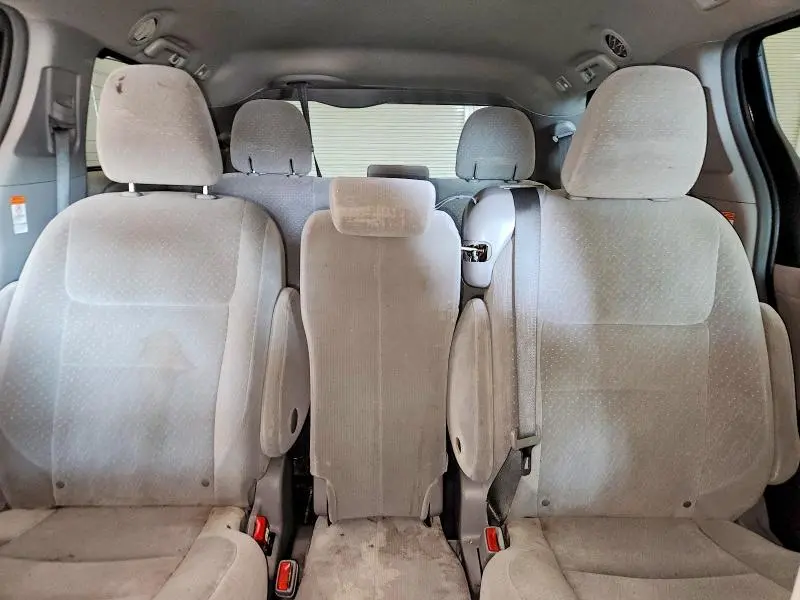2017 TOYOTA SIENNA LE  