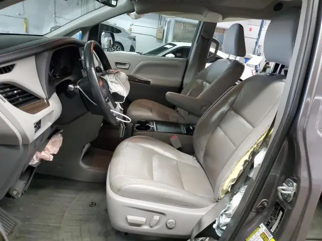 2018 TOYOTA SIENNA XLE  