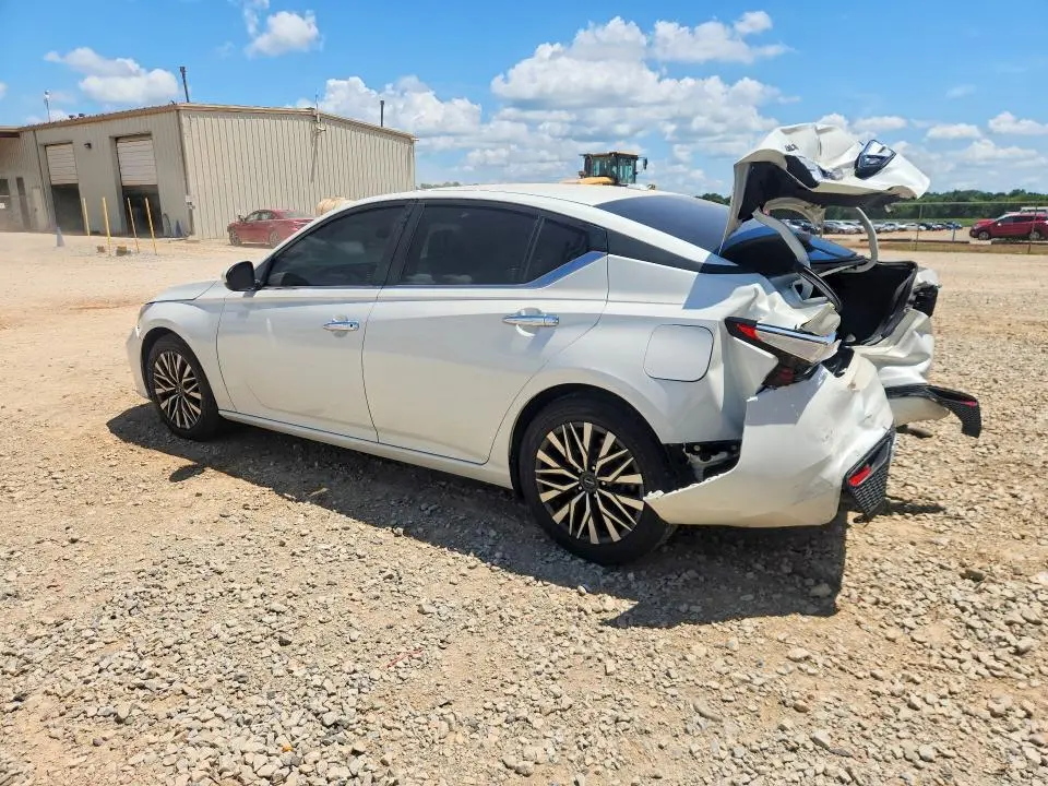 2023 NISSAN ALTIMA SV  