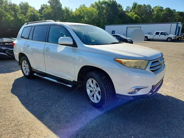 2011 TOYOTA HIGHLANDER SE  