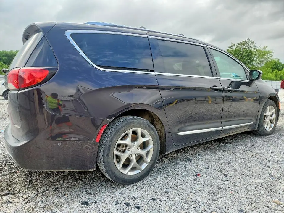 2017 CHRYSLER PACIFICA LIMITED  