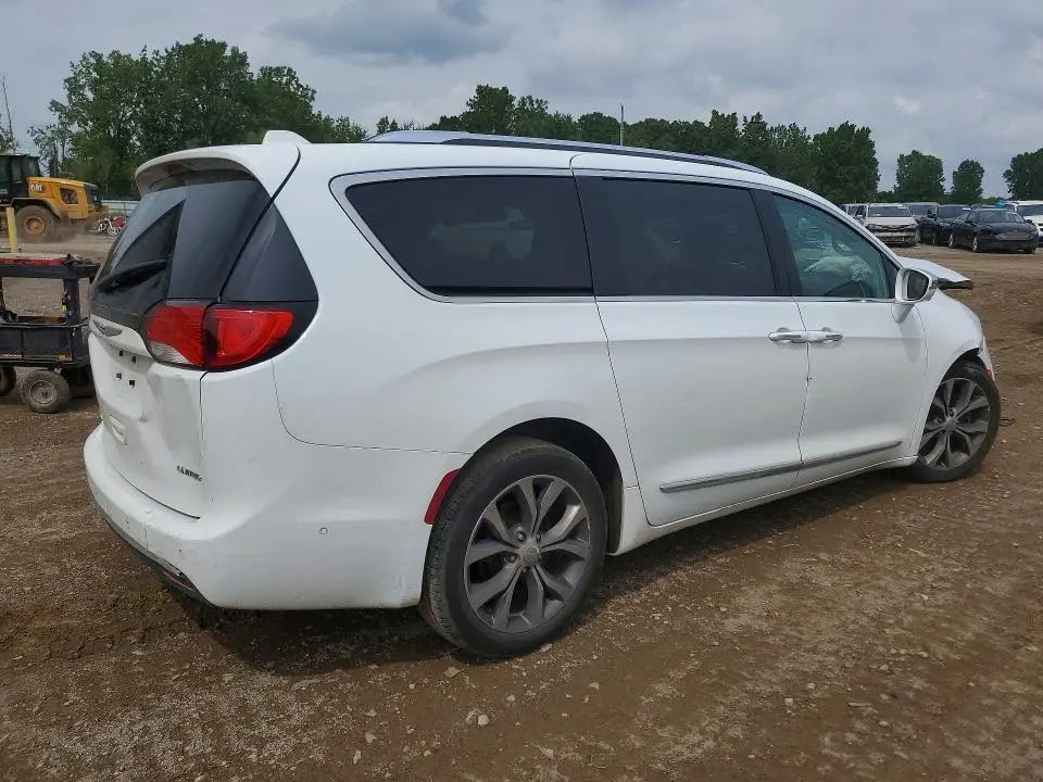 2017 CHRYSLER PACIFICA LIMITED  