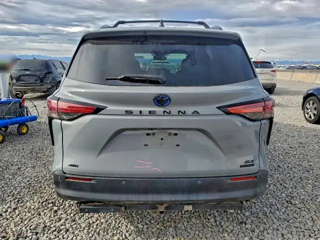 2022 TOYOTA SIENNA WOODLAND EDITION  