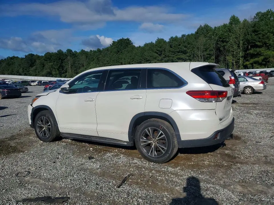 2017 TOYOTA HIGHLANDER LE  