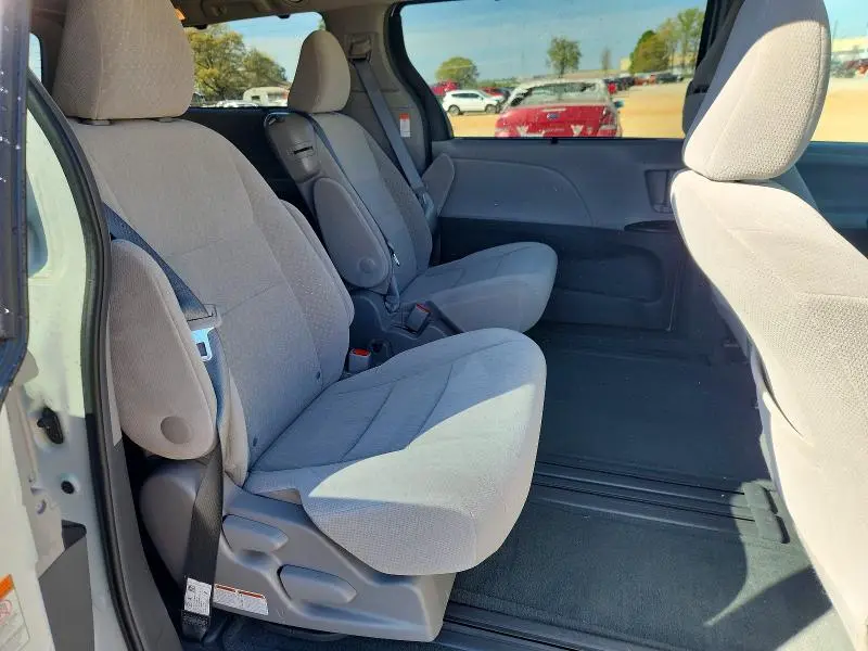 2017 TOYOTA SIENNA LE 8-PASSENGER  