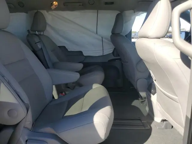 2020 TOYOTA SIENNA XLE  