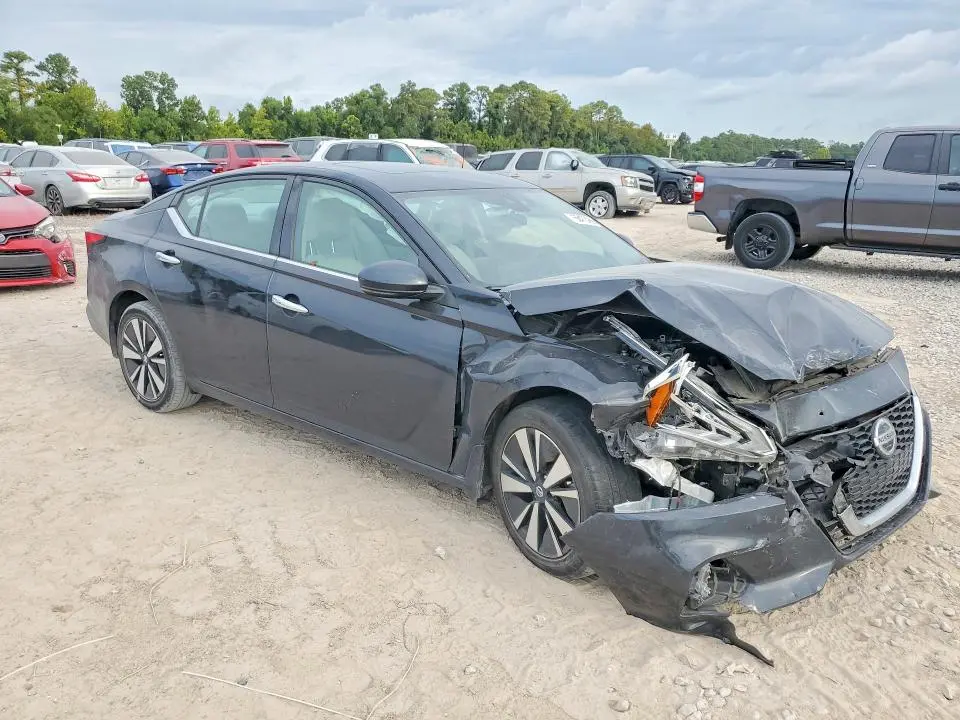 2021 NISSAN ALTIMA SV  