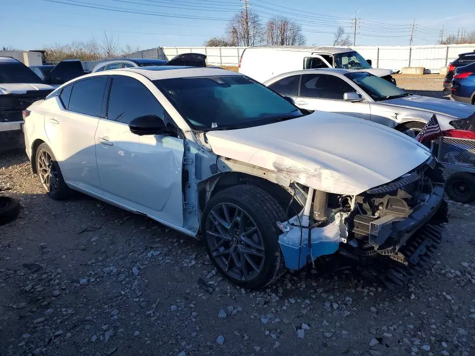 2023 NISSAN ALTIMA 2.0 SR  