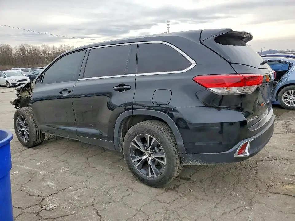 2019 TOYOTA HIGHLANDER LE  