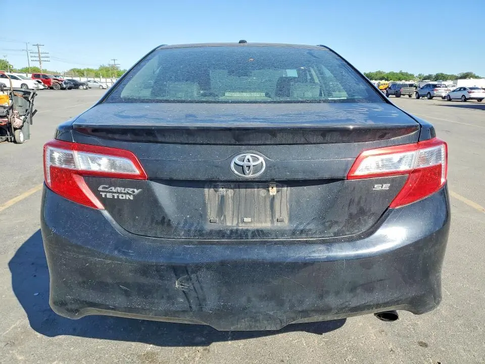 2013 TOYOTA CAMRY SE  