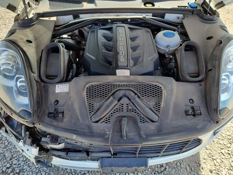 2016 PORSCHE MACAN S  