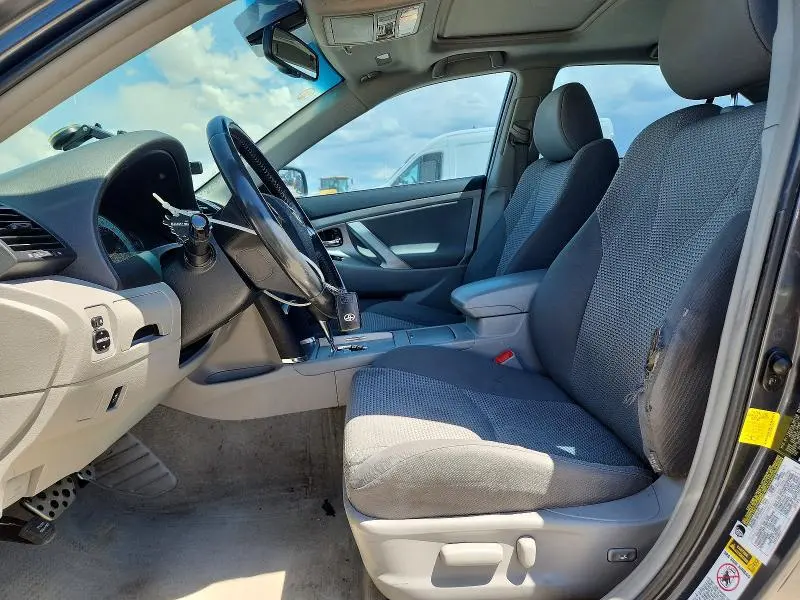 2011 TOYOTA CAMRY SE  
