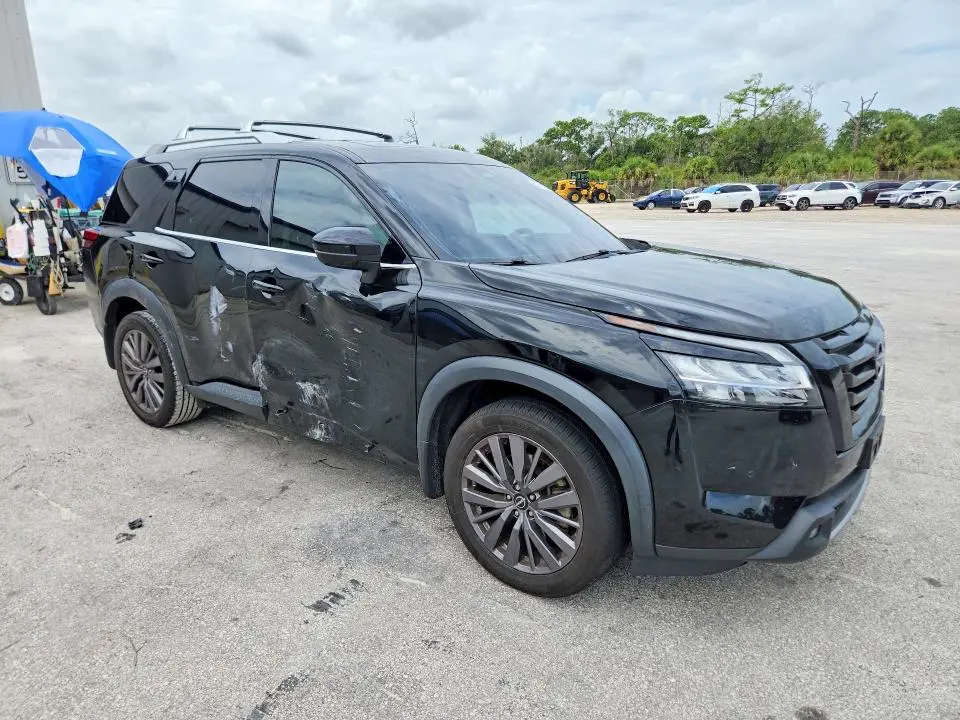 2023 NISSAN PATHFINDER SL  