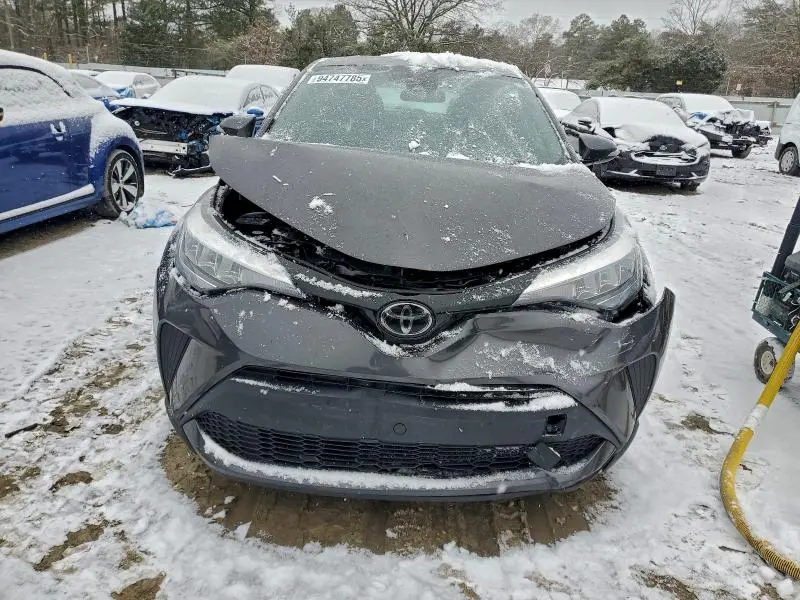 2022 TOYOTA C-HR XLE  