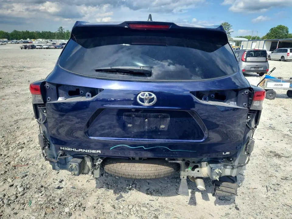 2022 TOYOTA HIGHLANDER LE  