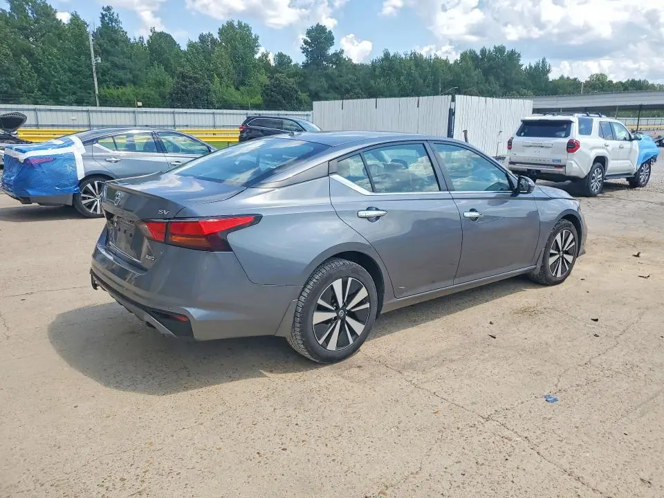2022 NISSAN ALTIMA SV  