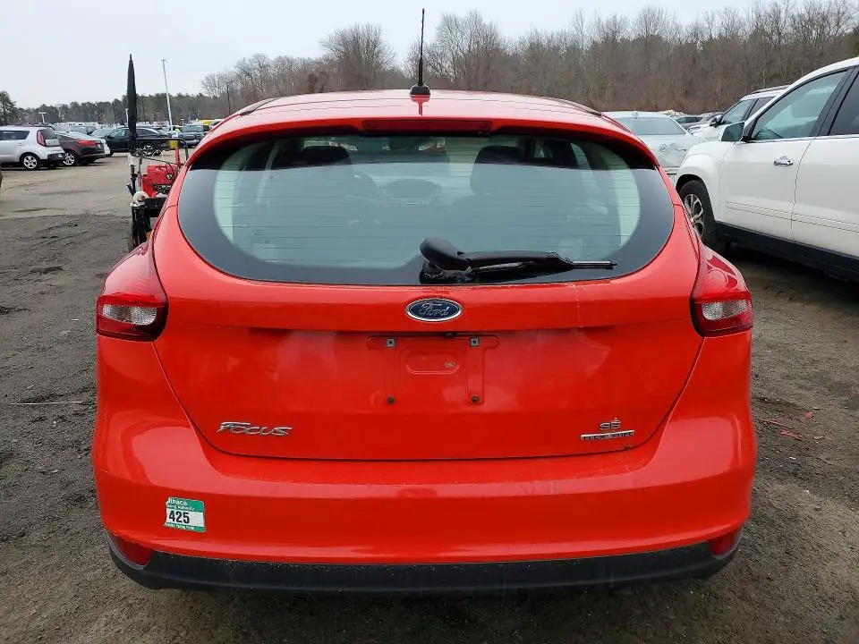2015 FORD FOCUS SE  