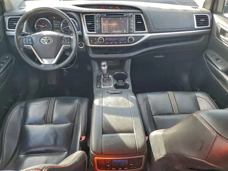 2019 TOYOTA HIGHLANDER SE  