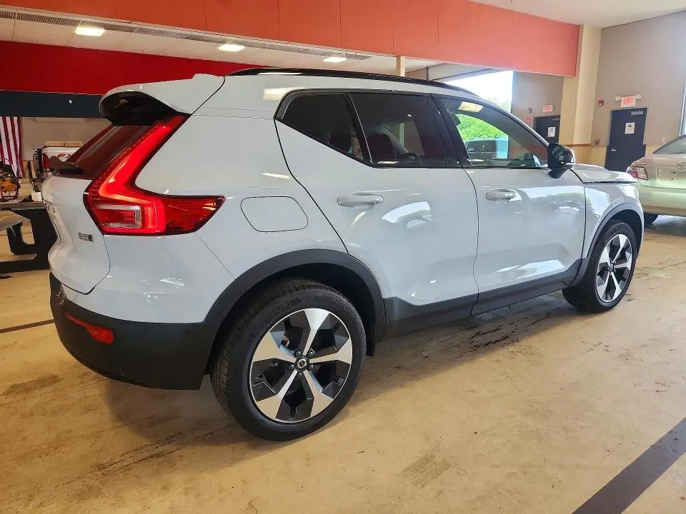 2026 VOLVO XC40 PLUS  