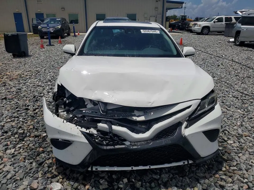 2018 TOYOTA CAMRY SE  