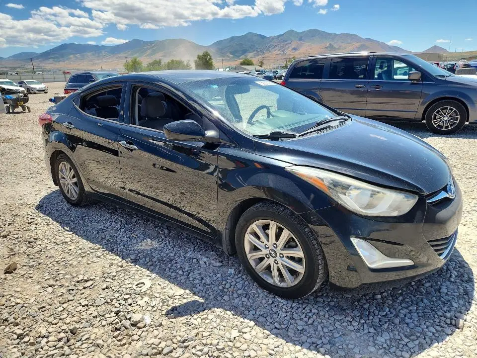 2014 HYUNDAI ELANTRA SE  