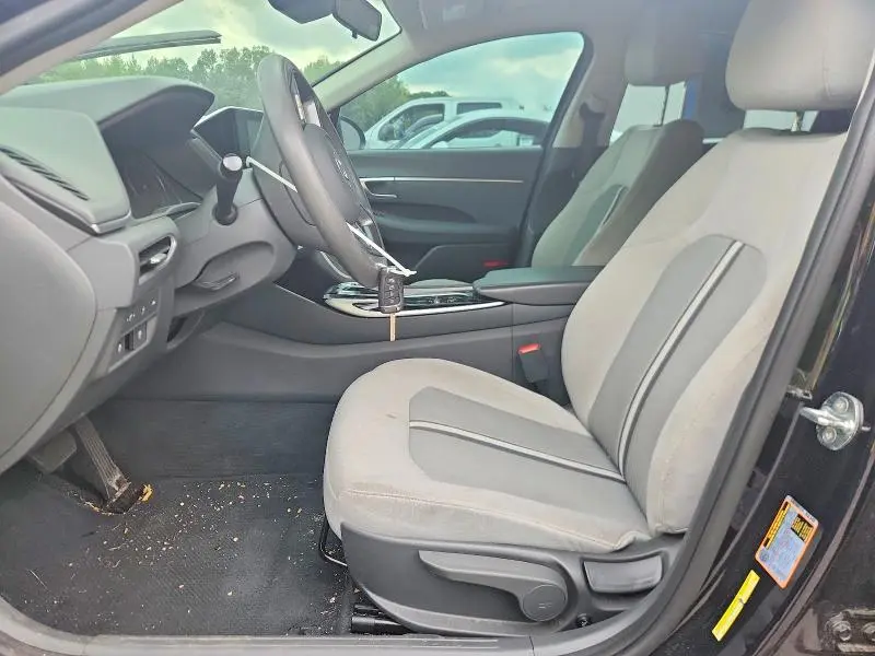 2022 HYUNDAI SONATA SE  