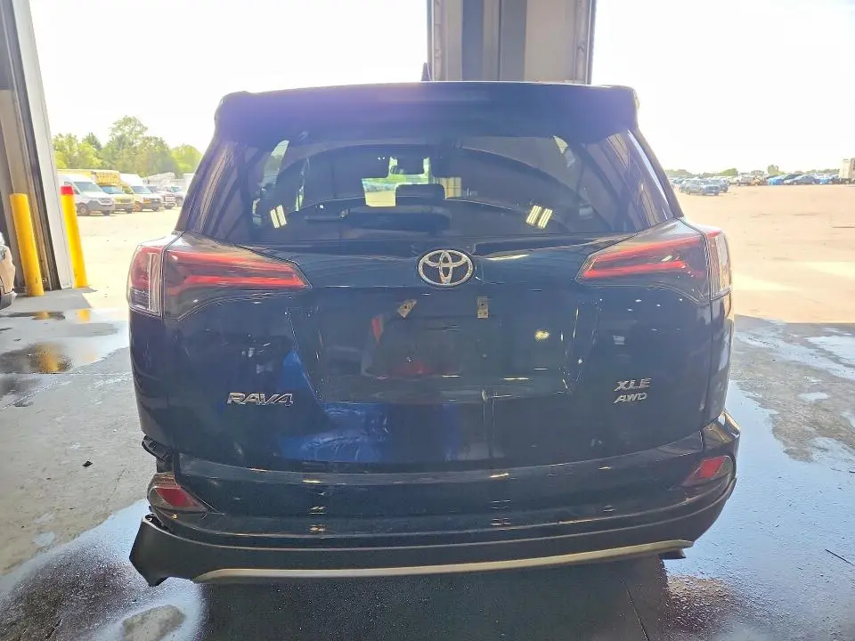 2018 TOYOTA RAV4 XLE  
