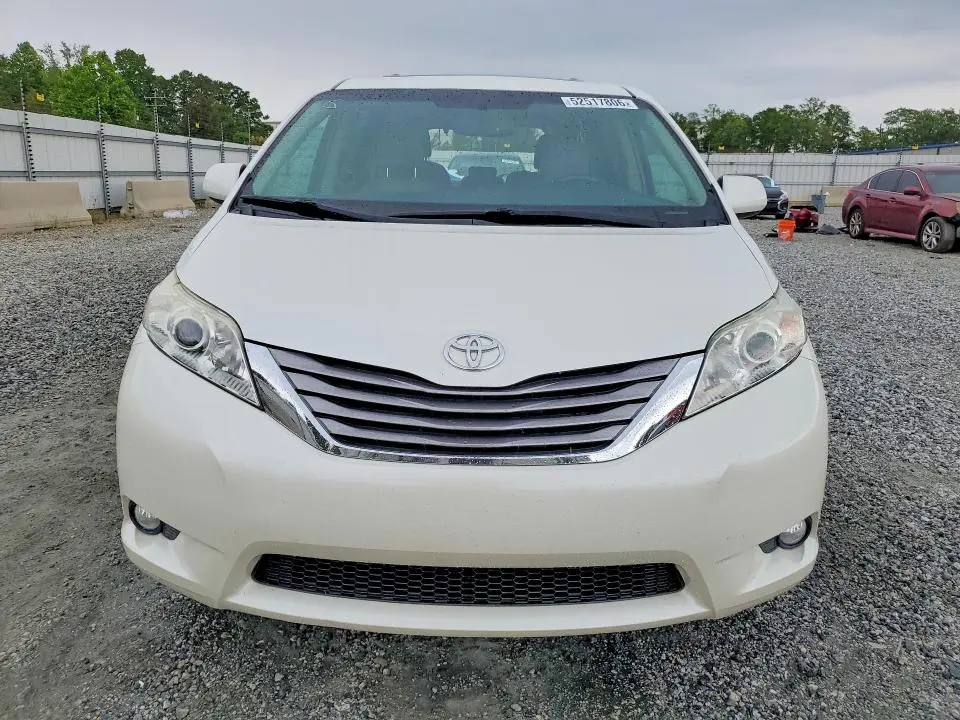 2016 TOYOTA SIENNA XLE 8-PASSENGER  